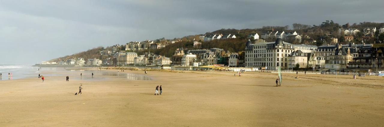 Trouville Sur Mer Vue Sur La Touque Ngoại thất bức ảnh